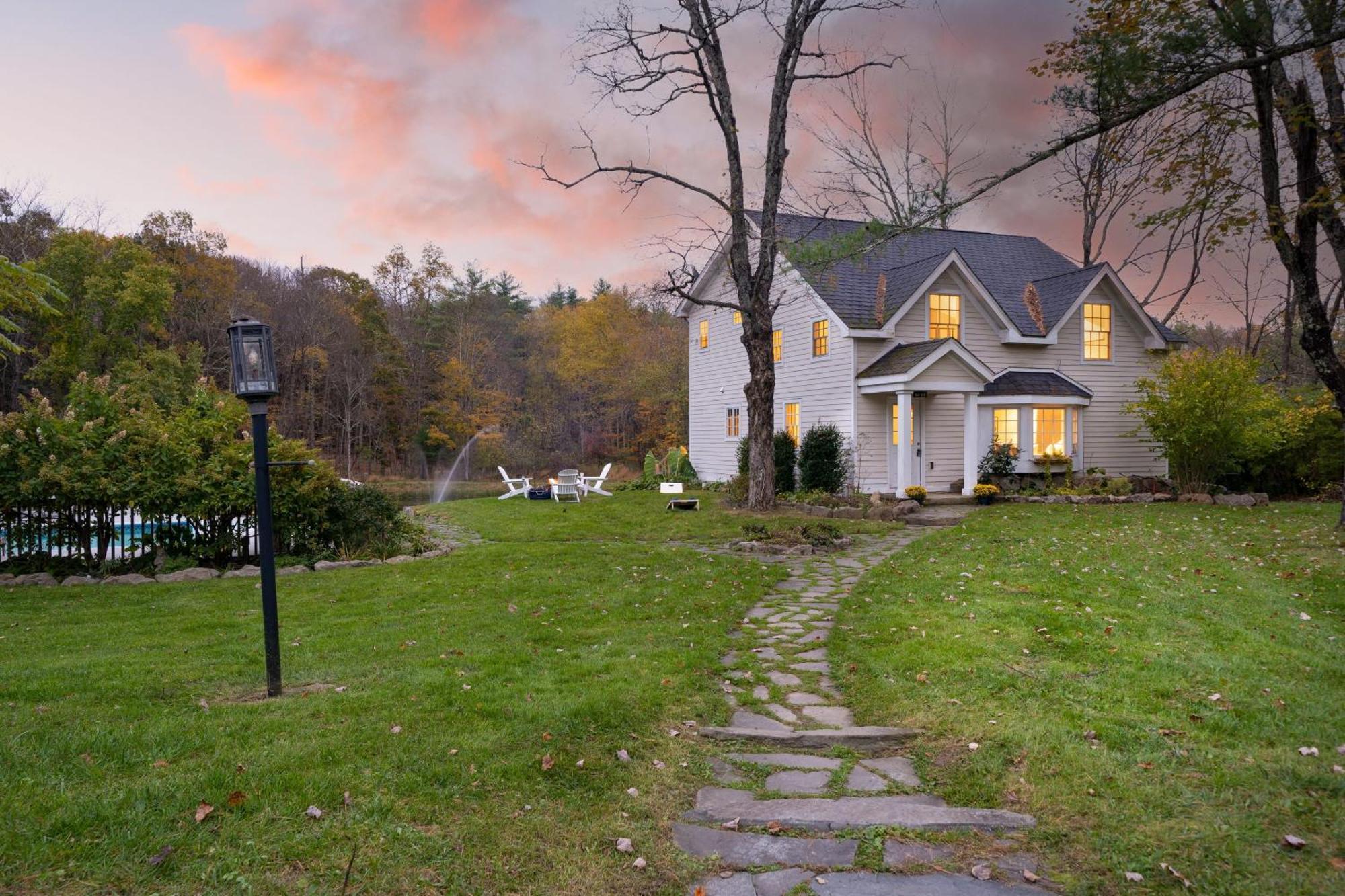 Cortland By Avantstay Charming Heritage Estate W Private Lake Pool Saugerties Exterior photo